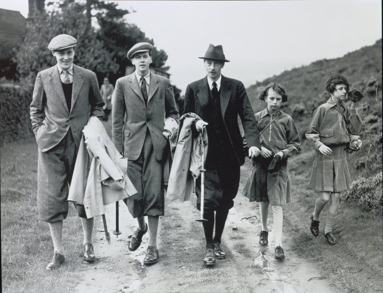 10th Duke with his four children, Billy, Andrew, Anne and Elizabeth at Bolton Abbey by William M. Timlin