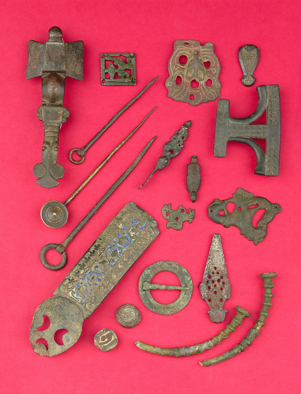 Collection of Anglo-Saxon, Viking and Celtic Antiquities Including Anglo-Saxon Cruciform Brooches and Book Cover Mounts and Hiberno-Viking Ring-Headed Pins, Ranging from the 4th Century BC to the 9th AD by Unbekannt