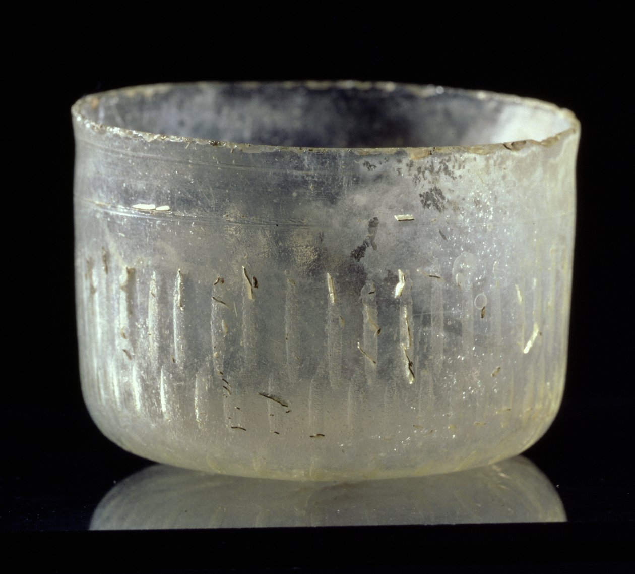 Cup with Wheel-Cut Decoration, from Syria or Egypt, Islamic Period, c.900 AD by Unbekannt