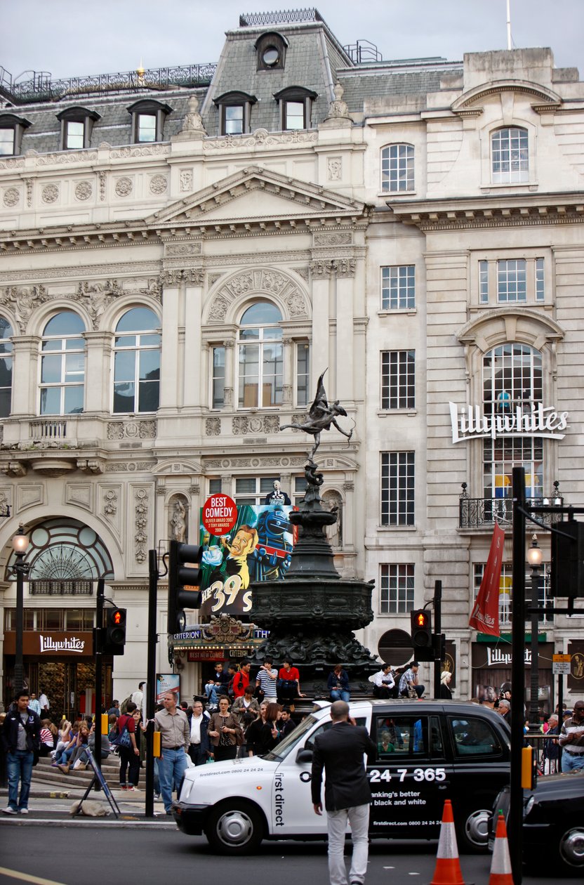 Piccadilly Circus, London by Unbekannt