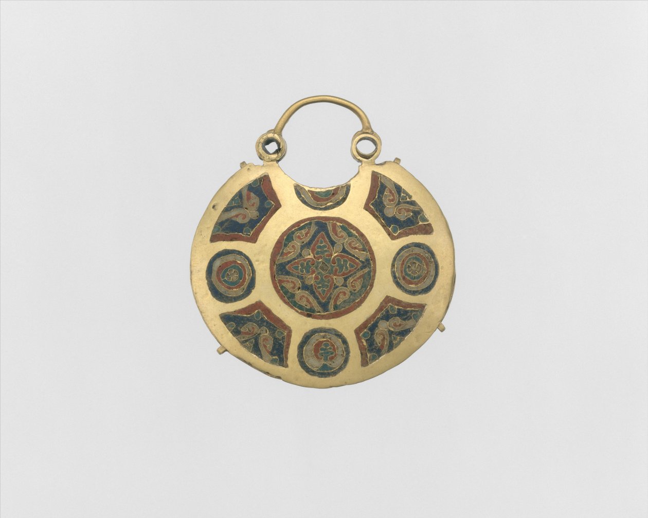 Temple Pendant with Two Birds Flanking a Tree of Life by Unbekannt