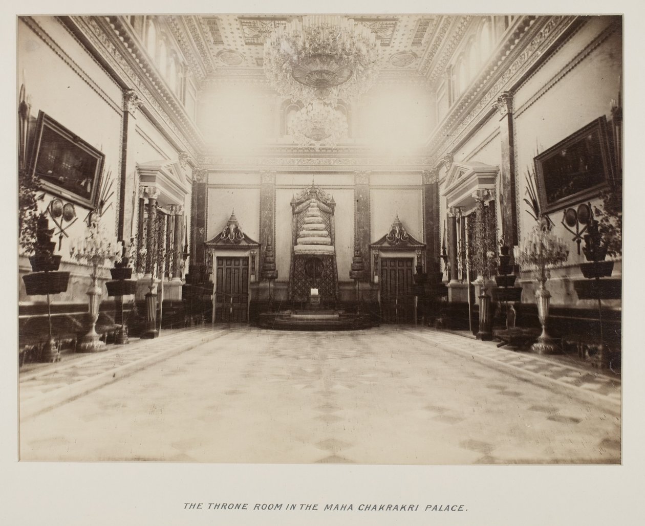 Photograph in photograph album by Unknown photographer