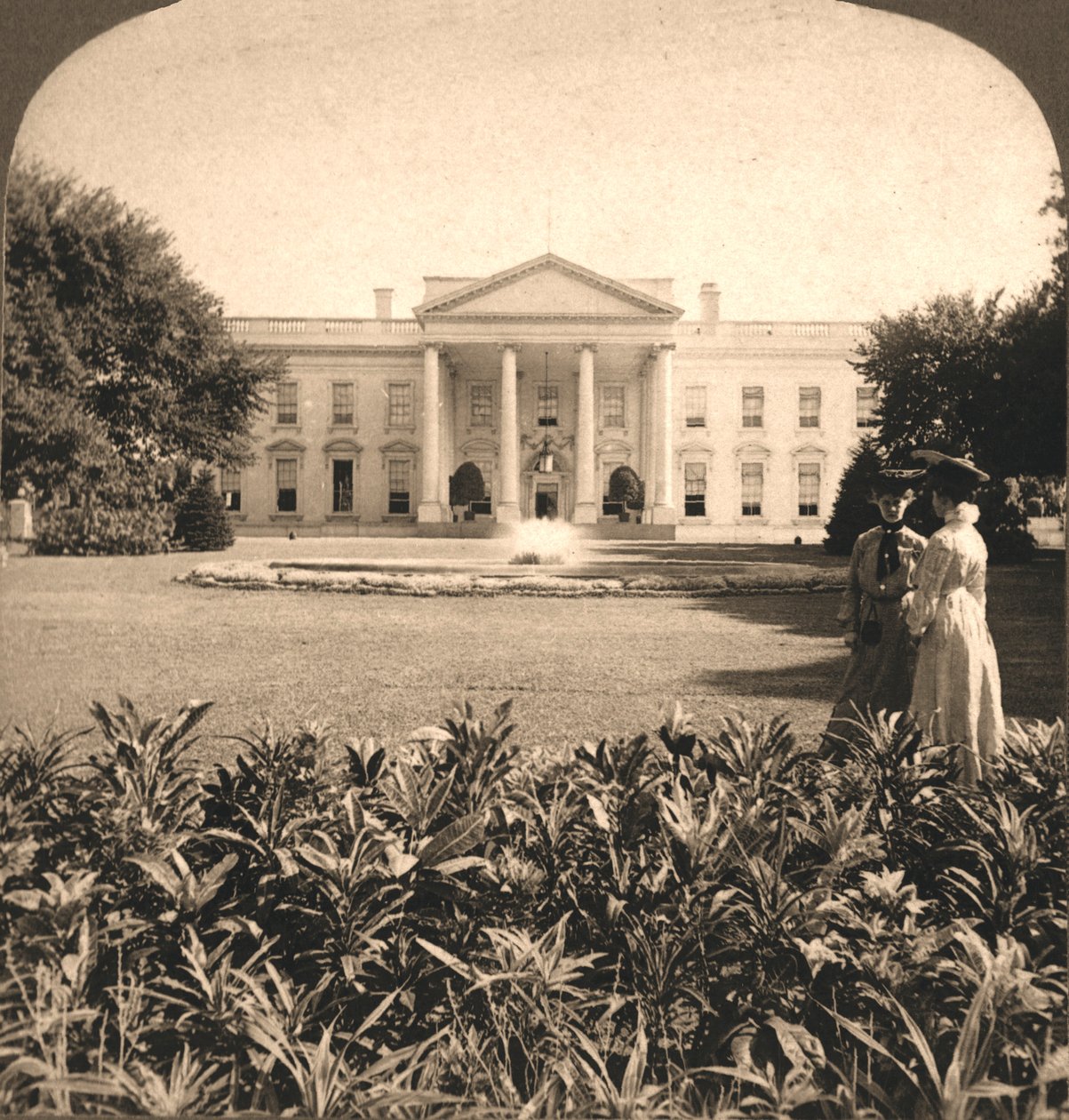 The White House, Washington D.C by Works and Sun Sculpture Studios
