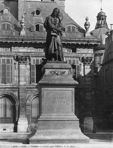 Statue of Voltaire