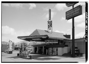 Lindholm Oil Company Service Station, Cloquet, Minnesota (b/w photo)