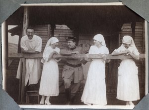 First World War 1914-1918: nurses in a funny blouse with soldiers and a doctor in Couville, Manche, Lower Normandy, France. Anonymous photograph July 1917. Private collection, Stella by Anonymous Anonymous