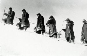 First World War: Italian alpine hunters during an ascent by Anonymous Anonymous