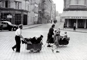 France June 1940: Exodus of the population at the Porte d