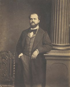 Untitled Man Standing, en Face