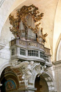 Testa organ with marble sculpture