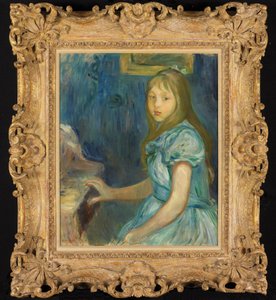 Lucie Léon at the Piano