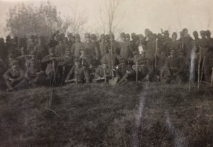 Album of the First World War in Friuli-Venezia Giulia: group portrait of the soldiers of the Infantry 112.mo with spades near the River Tower