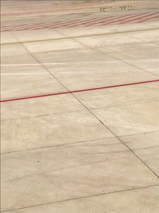 Composition - Tarmac by Cécile Jamet