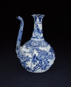 Blue and white kraak pomegranate ewer painted with birds and flowers, Wanli, 1580-1600