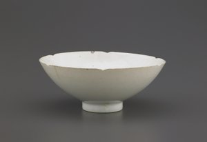 Bowl with notched rim by Chinese School