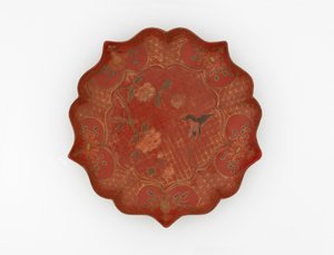 Lacquered dish with incised gold and painted decoration, 16th-17th century