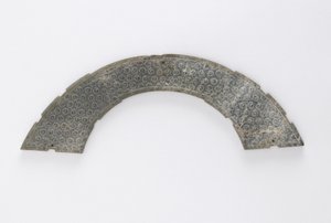 Thin Plaque Cut in Arc of Circle, of the Type Huang