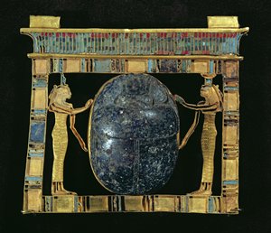 Pectoral of the vizier, Paser, with a scarab flanked by the goddesses Isis and Nephthys, from the Serapeum in Memphis, New Kingdom