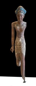 Statue of Sovereign Ramesside headdress of the blue crown and wearing the front loincloth