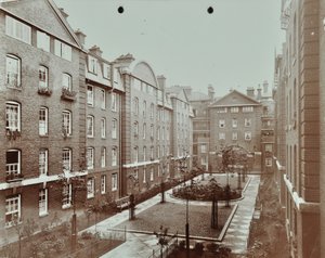 Bourne Estate: formal courtyard garden, London