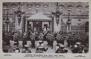 London welcomes her very own boys, Victory march of the London regiments, 5 July 1919 by English Photographer