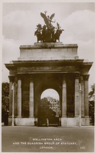 Wellington Arch and the Quadriga Group of Statuary by English Photographer