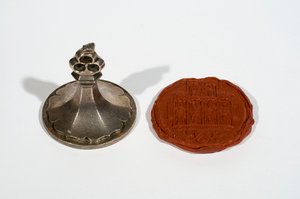 Circular seal with New College coat of arms