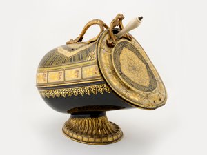 Coal scuttle by Henry Loveridge & Co., c.1880-1927