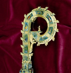 Crook of the crozier of William of Wykeham: Peter side (detail)
