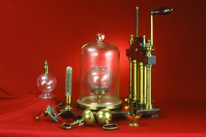 Double-barrelled air pump, supplied with various demonstration experiments including guinea and feather, Magdeburg hemispheres, bell in vacuo and collapsing bladder, c.1800 by English School