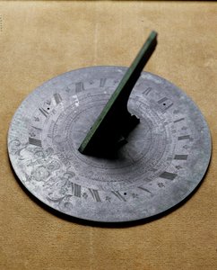 Horizontal Garden Sundial, with Coat of Arms Engraving