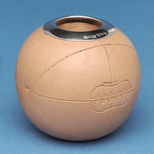 Match holder in the shape of a football, Doulton & Co., Lambeth (ceramic)