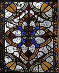 Window n4 depicting grisaille & St Peter emblem