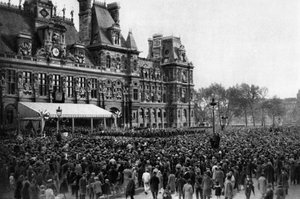 Crowd in front of the Town Hall, Paris, 1931 by Ernest Flammarion