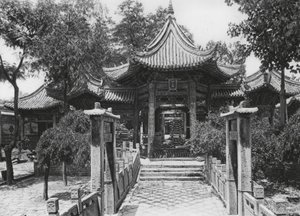 Sianfu, Li pai sze, Shensi, Main court of the Great Mosque by Ernst Boerschmann