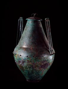 Etruscan civilization: biconical bronze vase with double handle and lid from the tomb of the bronze tank in Vulci, 680-670 BC