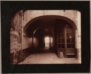 Old Gaillardon Hotel, Courtyard, 27 Quai d