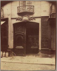 House, 10 rue du Petit-Pont, Demolished by Eugène Atget