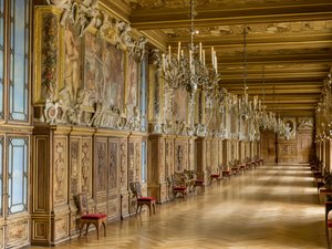 Overview of the Francois 1er Gallery by Fontainebleau School
