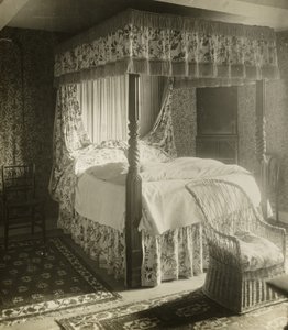 Kelmscott Manor: Bed William Morris Was Born In