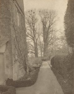 Kelmscott Manor: In the Garden