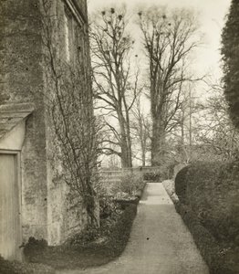 Kelmscott Manor: In the Garden