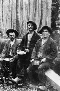 Lunch of a team of loggers, late 19th century.