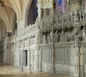 Internal view of the cathedral of Chartres with a detail of the choir
