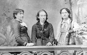 Portrait of Louise Michel between Marie Ferre and Paule Minck, 1871