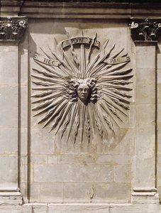 Relief of the sun from the facade