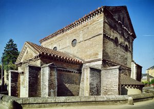 View of the West apse and the apsidiole