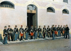 Walking classes: the newly admitted Republican guards are non-commissioned officers; they resume their classes on foot under the direction of a lieutenant - in Album militaire - Legion de la Garde