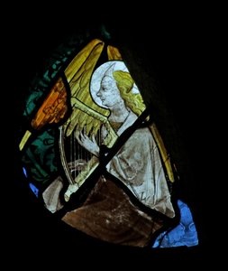 Window depicting a musician angel with a harp