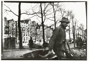 Breakthrough on Raadhuisstraat in Amsterdam by George Hendrik Breitner